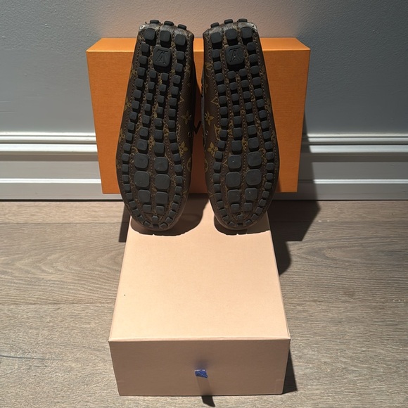 Louis Vuitton LV logo loafers - Picture 5 of 6